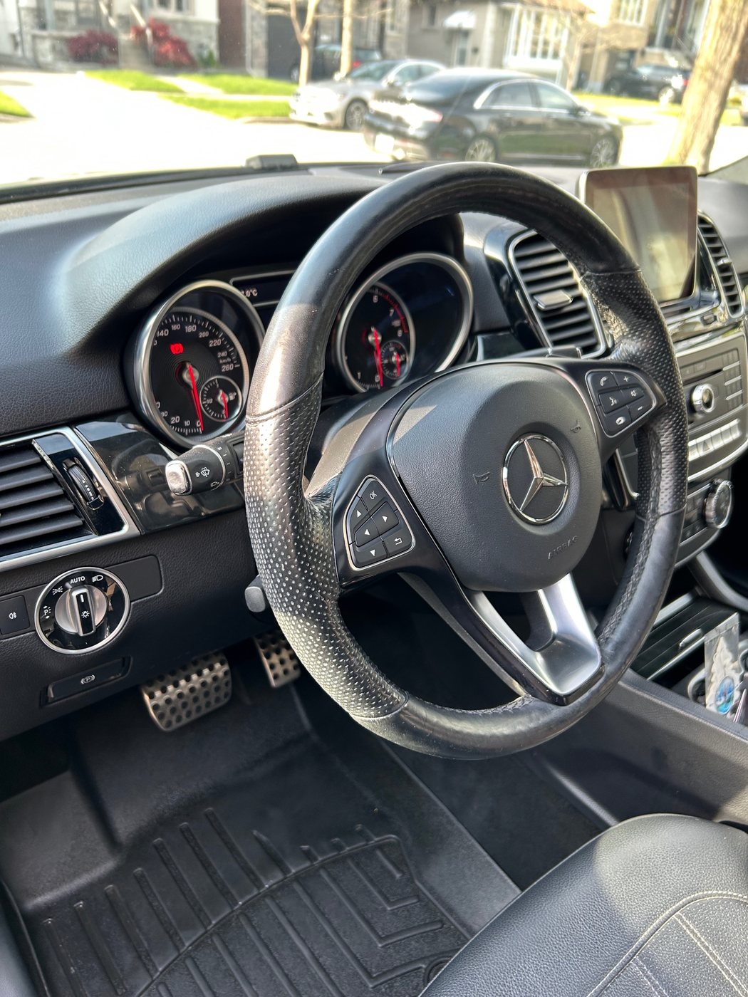 Mercedes-Benz cockpit after Atom Detailing